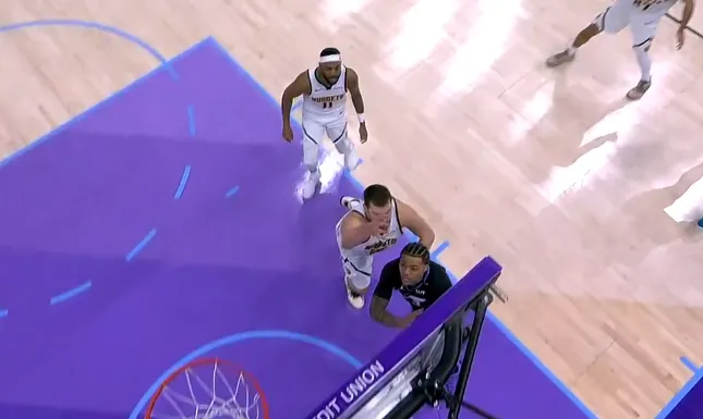 开云体育官网-约基奇防乔治上篮领到第六犯，掘金关键挑战成功最终险胜