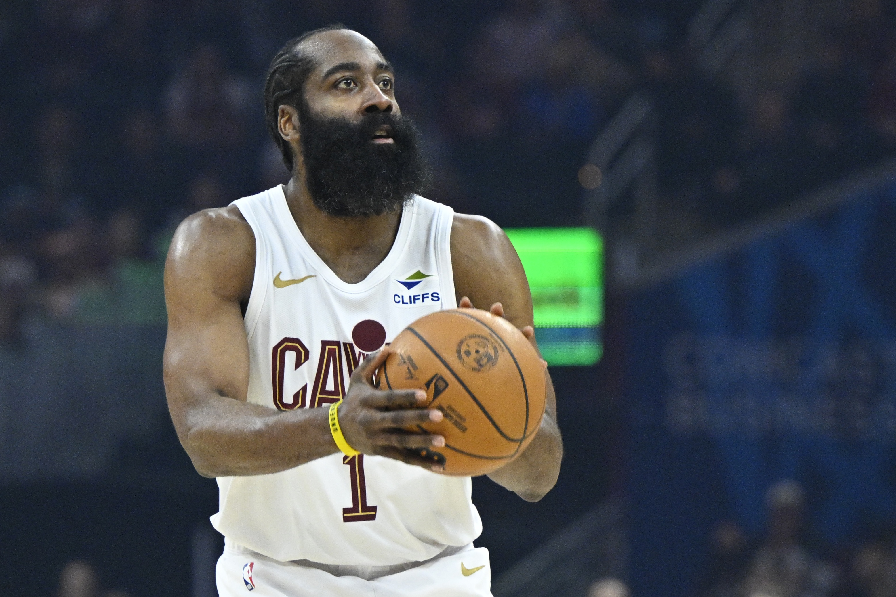 开云体育在线-22年首轮4-2！哈登上次季后赛打猛龙场均19分10.2助&amp;命中率40.5%