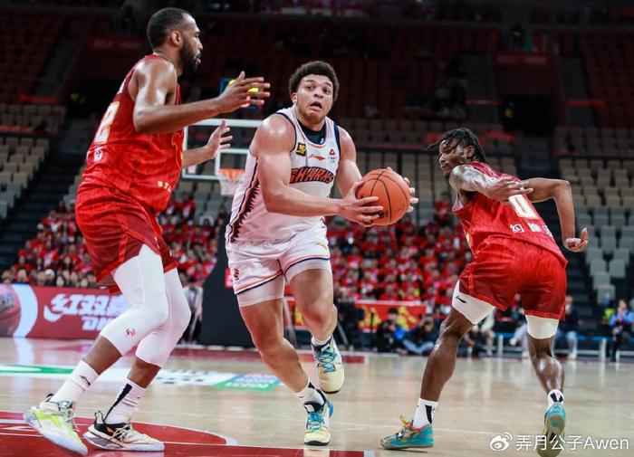 最佳外援不愿躺平！22岁继续追梦NBA，上海要做好最坏打算了