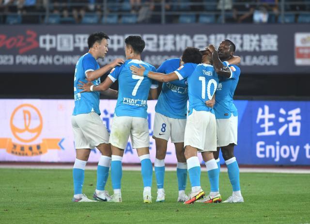 开云体育在线-【足协杯】大连人爆冷晋级4强对阵泰山 申花vs海牛