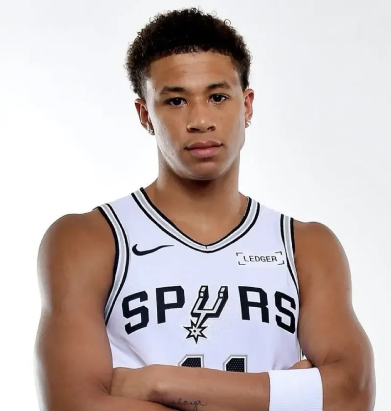 开云体育网址-米奇谈卡特-布莱恩特：他投篮充满自信，我们需要他这样打